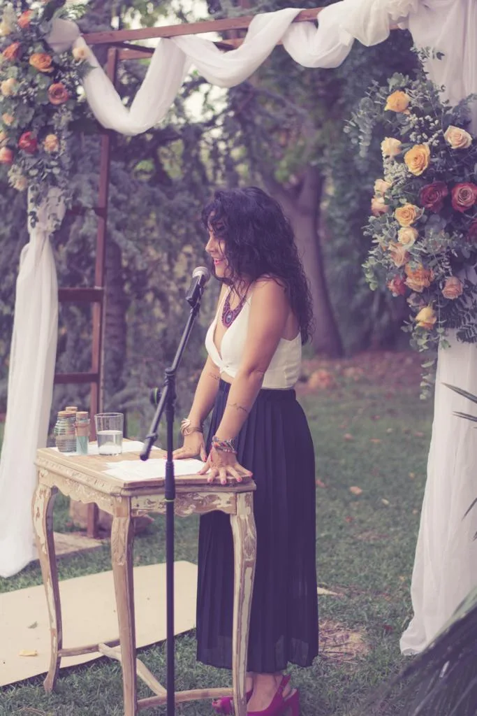Elena Miralles, maestra de ceremonias en Alicante